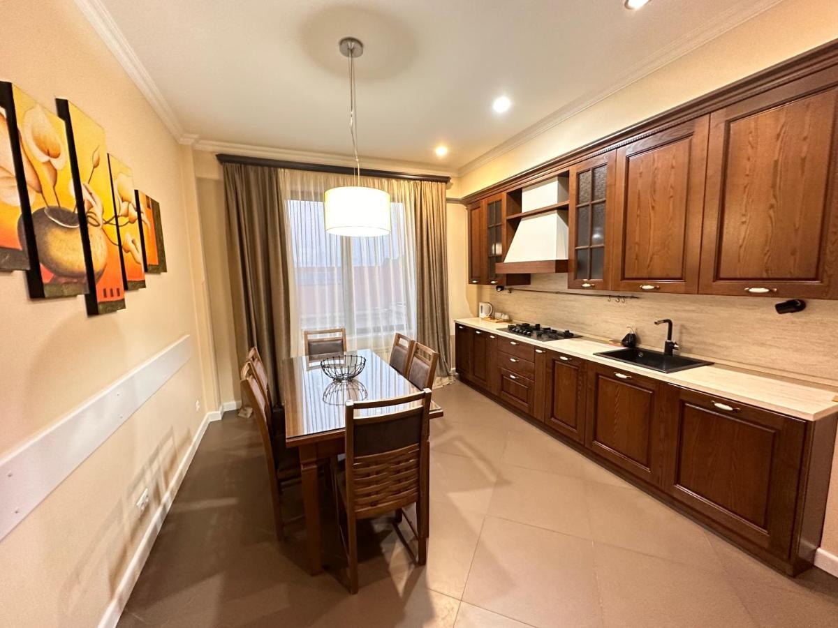 Apartment In Downtown "Rustaveli Residence" Tbilisi Exterior photo